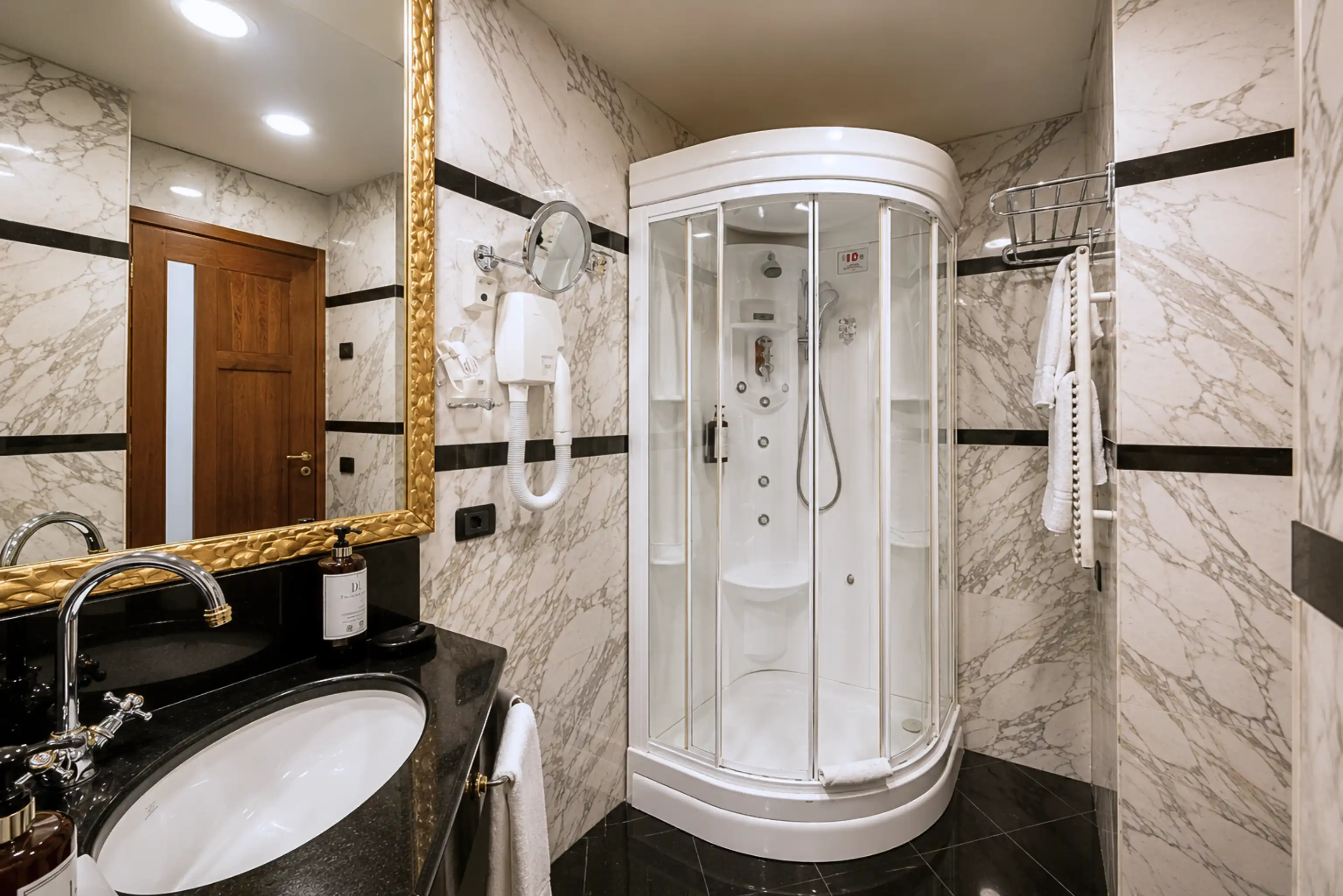 junior-suite-bagno.webp