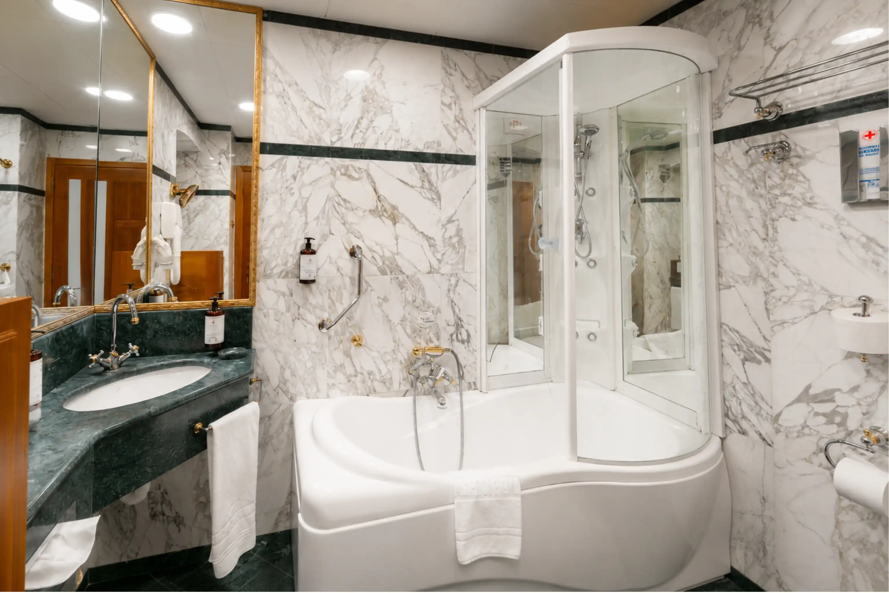 suite-bagno2.webp